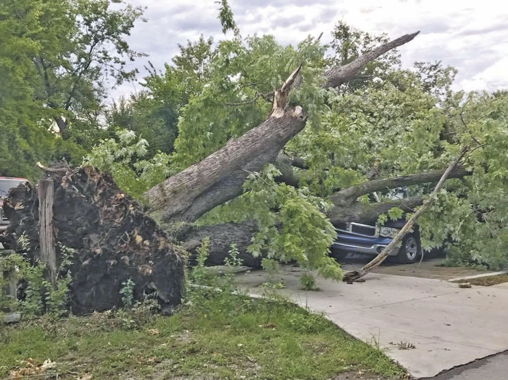 500 lose power in Sunday gusts